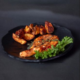 سلمون مشوي + بطاطا مشويه