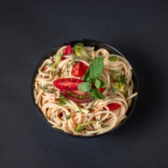 معكرونة بصلصة بندوره